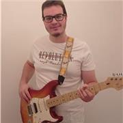 Offro lezioni per tutti coloro che vogliono imparare e divertirsi con la chitarra. Livello base/intermedio